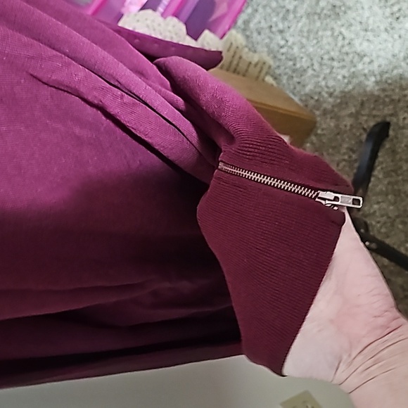 Nwt 3x maroon turtle neck. - Picture 2 of 5